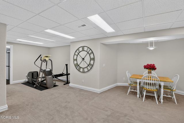 602 Laguna Point, Holland, OH 43528