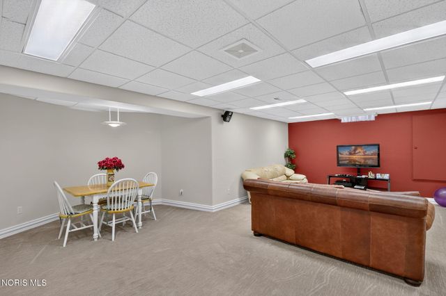 602 Laguna Point, Holland, OH 43528