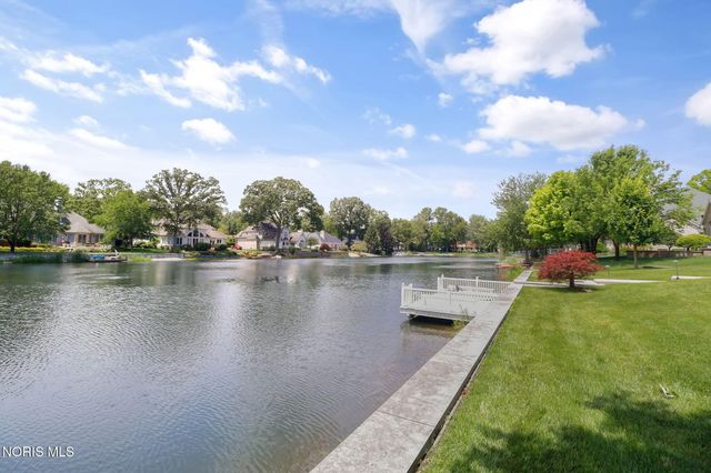 602 Laguna Point, Holland, OH 43528