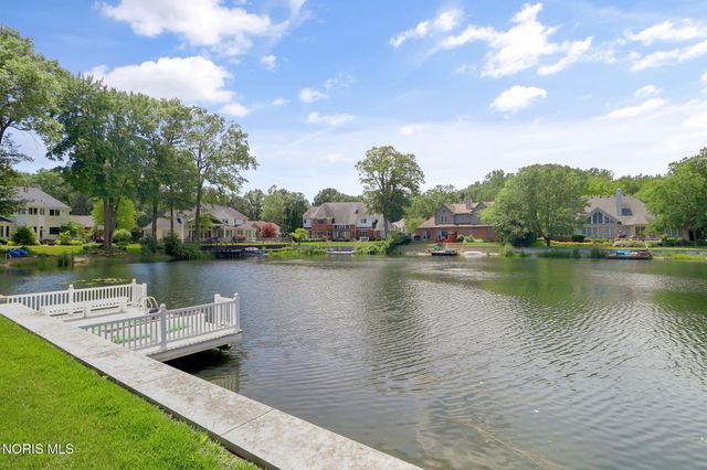 602 Laguna Point, Holland, OH 43528