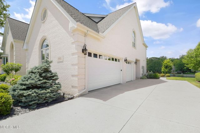 602 Laguna Point, Holland, OH 43528