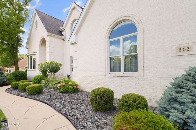 602 Laguna Point, Holland, OH 43528