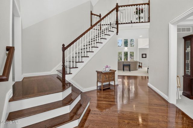 602 Laguna Point, Holland, OH 43528