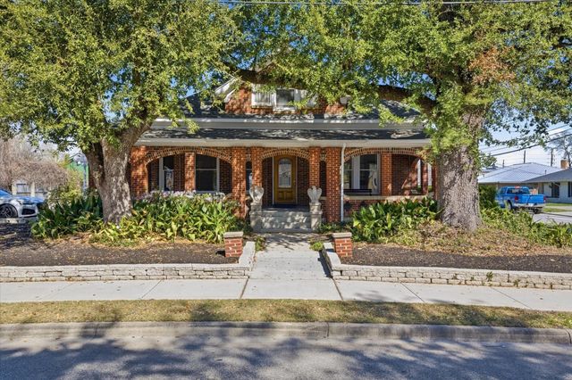 717 E 1st Street 1, Humble, TX 77338