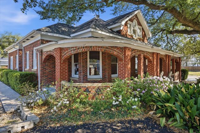 717 E 1st Street 1, Humble, TX 77338