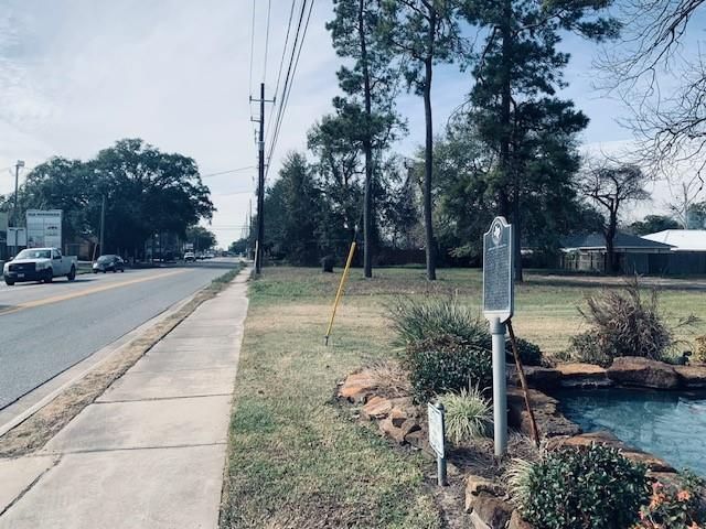 717 E 1st Street 1, Humble, TX 77338