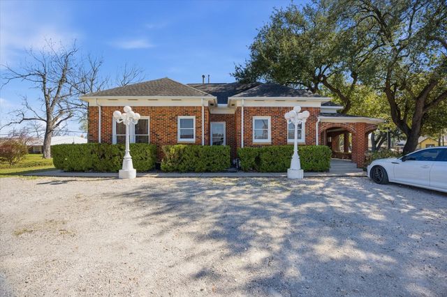 717 E 1st Street 1, Humble, TX 77338