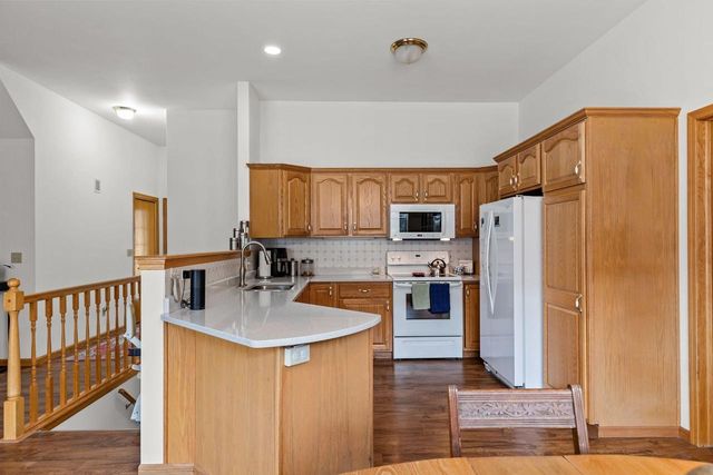 1513 DICKENSON COURT, Neenah, WI 54956