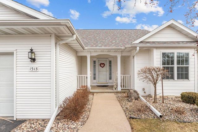 1513 DICKENSON COURT, Neenah, WI 54956