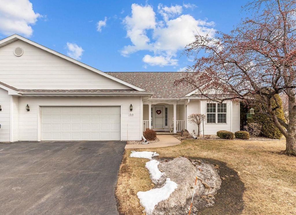 1513 DICKENSON COURT, Neenah, WI 54956