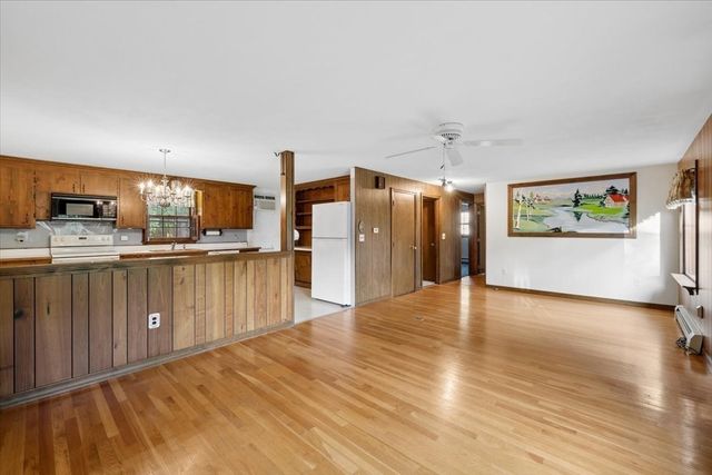 14 Concord Rd, Westford, MA 01886