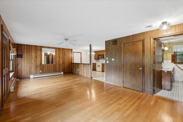14 Concord Rd, Westford, MA 01886