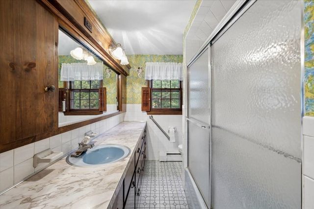14 Concord Rd, Westford, MA 01886