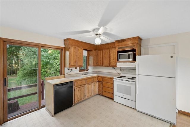 14 Concord Rd, Westford, MA 01886