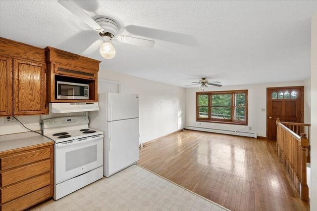 14 Concord Rd, Westford, MA 01886