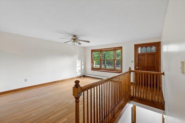 14 Concord Rd, Westford, MA 01886