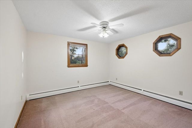 14 Concord Rd, Westford, MA 01886