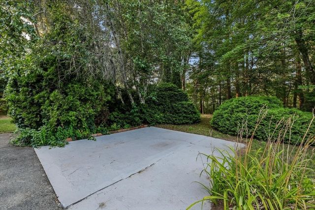 14 Concord Rd, Westford, MA 01886