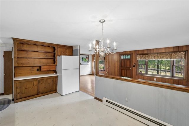 14 Concord Rd, Westford, MA 01886