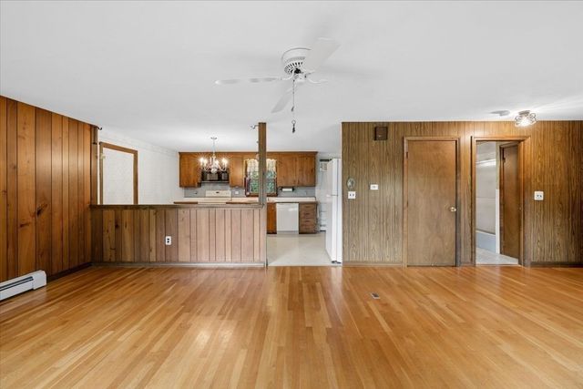 14 Concord Rd, Westford, MA 01886