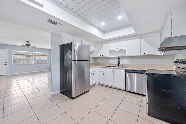 9050 E Highland Pines Boulevard, Palm Beach Gardens, FL 33418