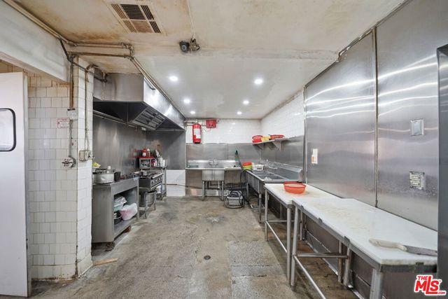 1021 W 101st Street, Los Angeles, CA 90044