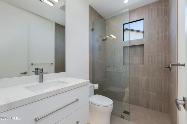 4002 E AVALON Drive, Phoenix, AZ 85018