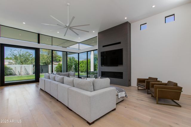 4002 E AVALON Drive, Phoenix, AZ 85018