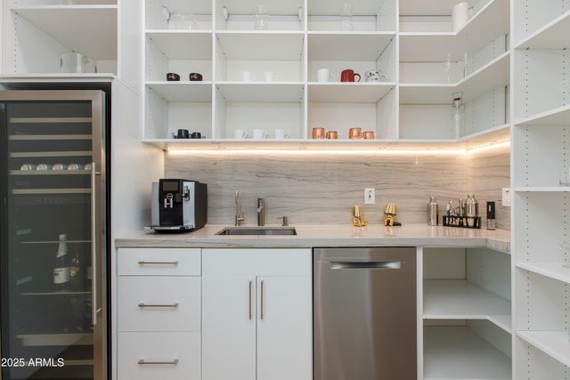 4002 E AVALON Drive, Phoenix, AZ 85018