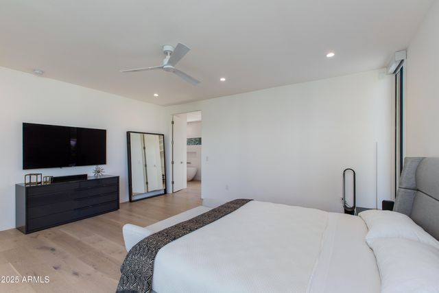 4002 E AVALON Drive, Phoenix, AZ 85018