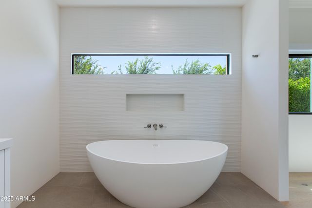 4002 E AVALON Drive, Phoenix, AZ 85018