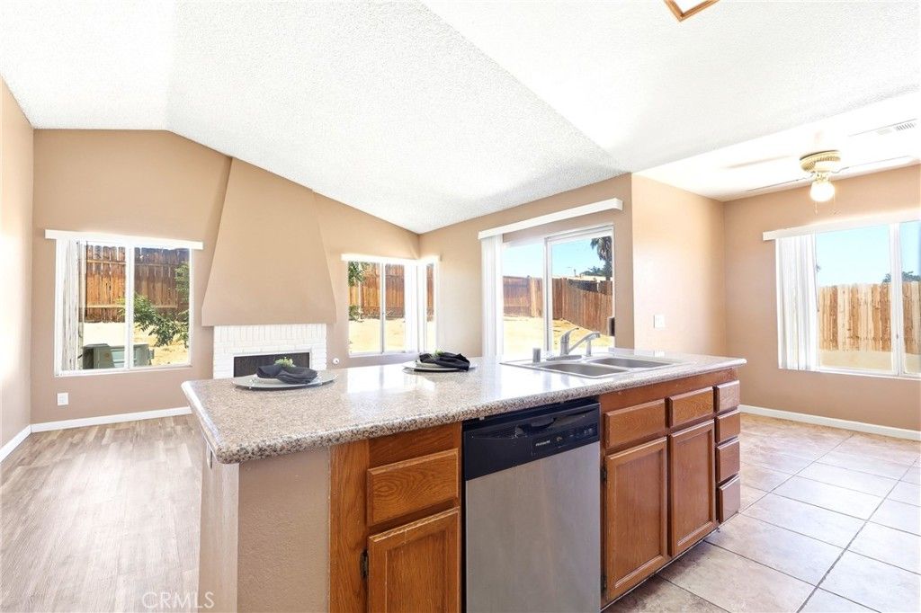 Image 10 of property listing at 13368 Desert Primrose, Victorville, CA 92392