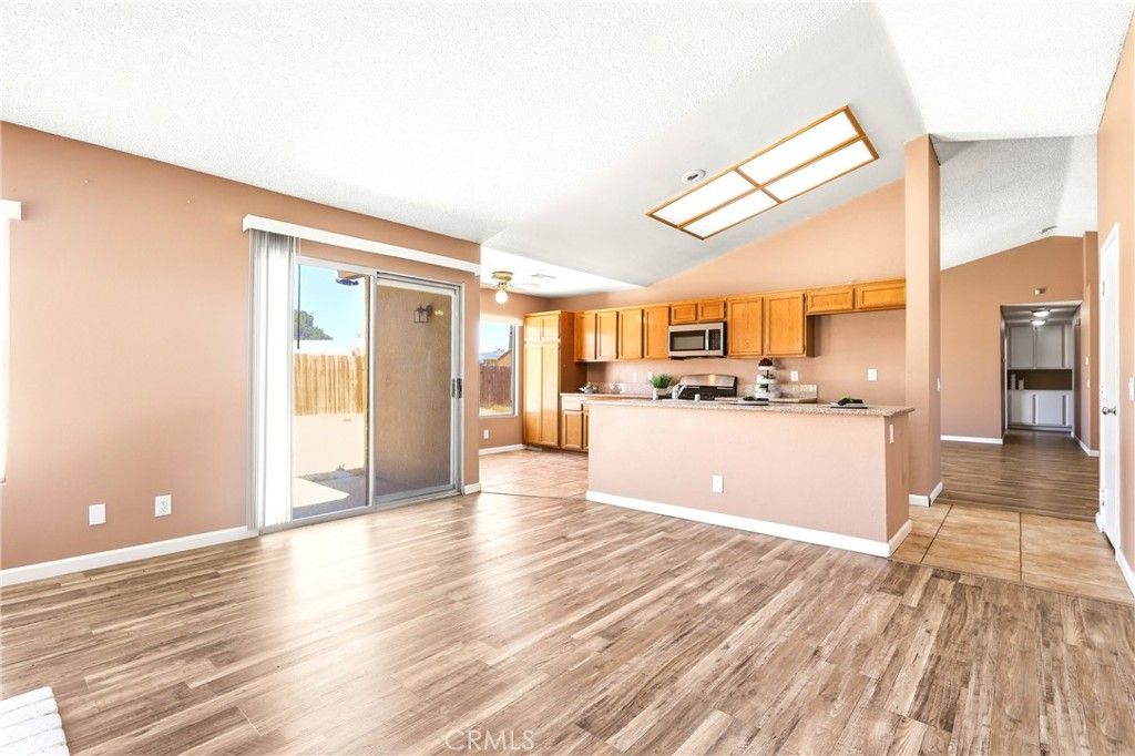 Image 14 of property listing at 13368 Desert Primrose, Victorville, CA 92392