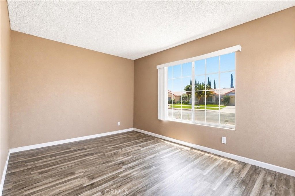 Image 17 of property listing at 13368 Desert Primrose, Victorville, CA 92392