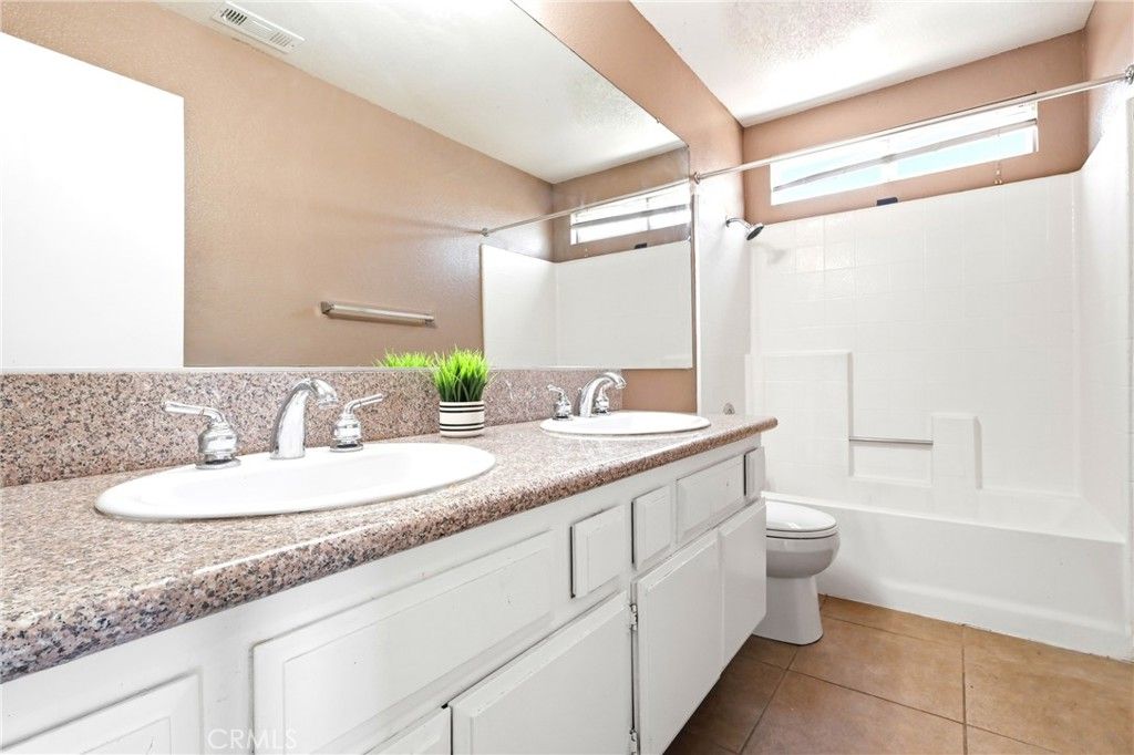 Image 20 of property listing at 13368 Desert Primrose, Victorville, CA 92392