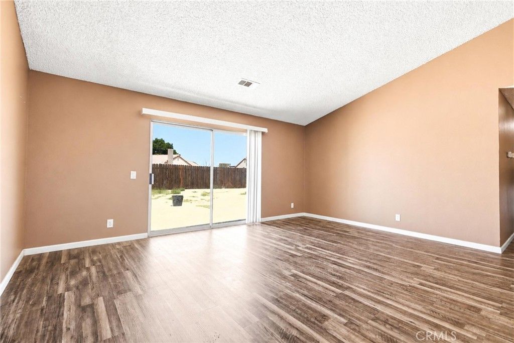 Image 5 of property listing at 13368 Desert Primrose, Victorville, CA 92392