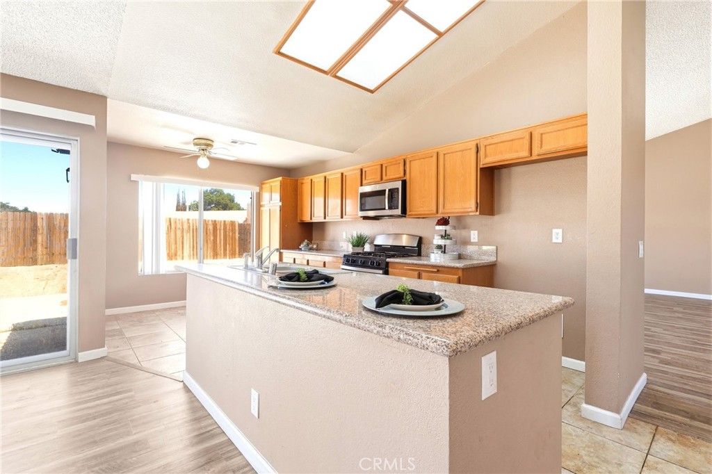 Image 6 of property listing at 13368 Desert Primrose, Victorville, CA 92392