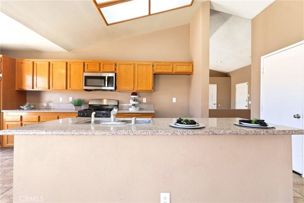 Image 7 of property listing at 13368 Desert Primrose, Victorville, CA 92392