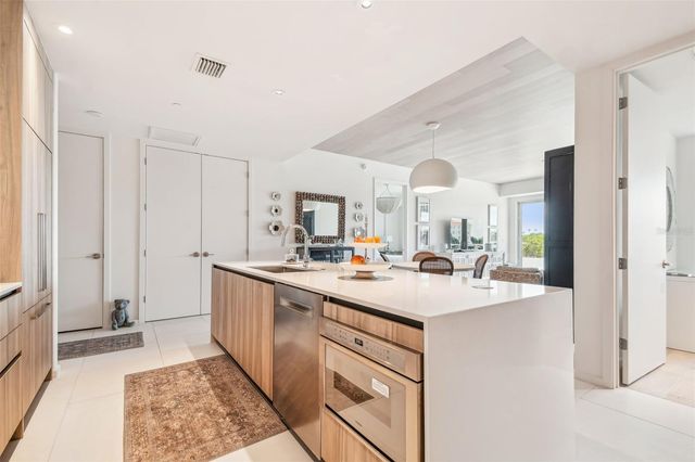 1020 SUNSET POINT ROAD 111, Clearwater, FL 33755