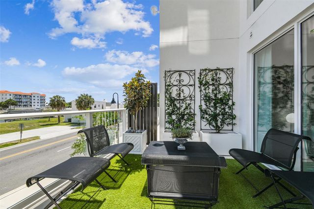 1020 SUNSET POINT ROAD 111, Clearwater, FL 33755