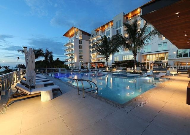 1020 SUNSET POINT ROAD 111, Clearwater, FL 33755