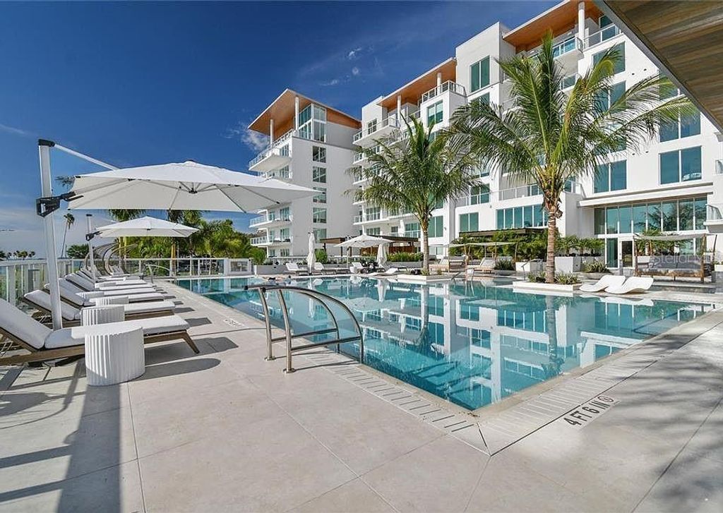 1020 SUNSET POINT ROAD 111, Clearwater, FL 33755