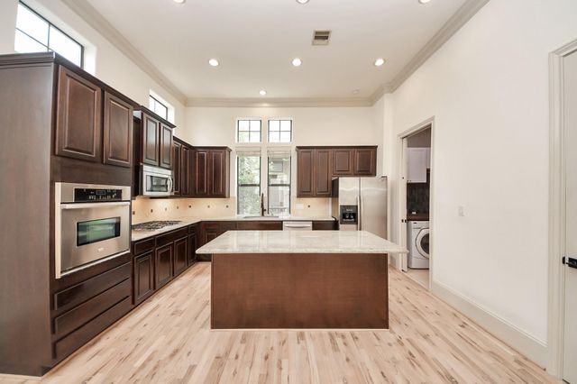 3229 Maxroy Street, Houston, TX 77008