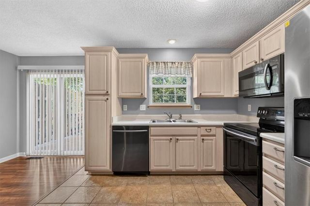 3529 NE Austin Drive, Lee's Summit, MO 64064