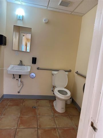 7121 SW 43 St, Miami, FL 33155