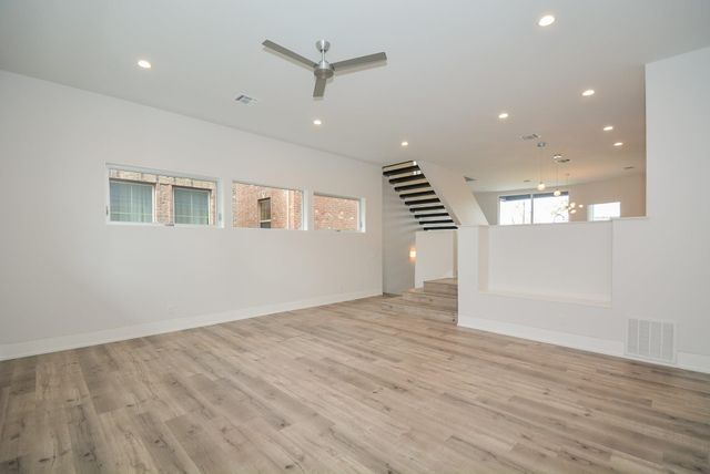 1905 Oakdale Street, Houston, TX 77004
