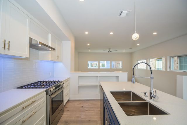 1905 Oakdale Street, Houston, TX 77004