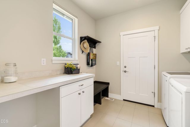 20693 SE Cougar Peak Drive, Bend, OR 97702