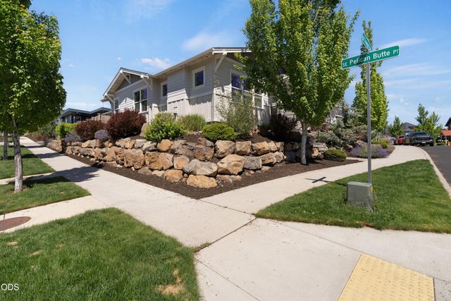 20693 SE Cougar Peak Drive, Bend, OR 97702