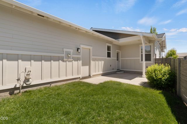 20693 SE Cougar Peak Drive, Bend, OR 97702